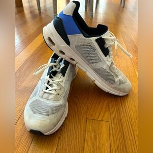 On clouds. Men’s 11.5